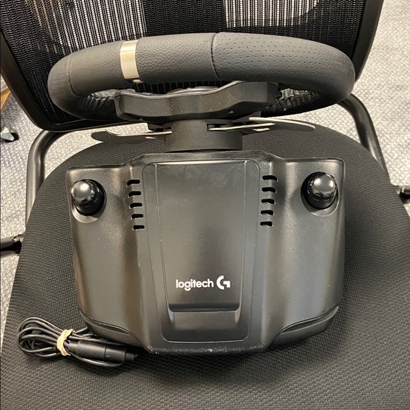 Logitech G920 Driving Force Racing Wheel With Pedals - Picture 3 of 8